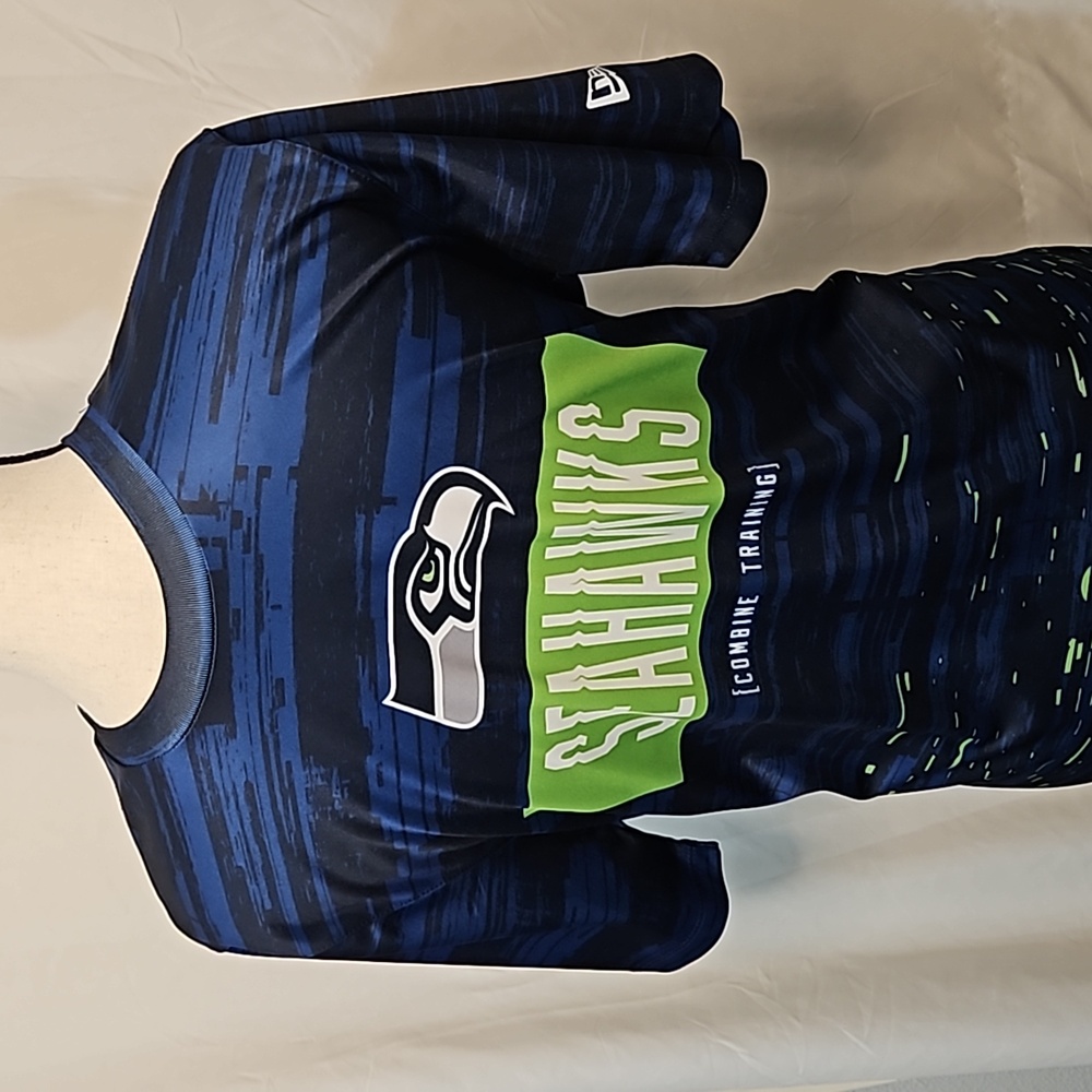 Men's Medium Official NFL Seattle Seahawks tshirt